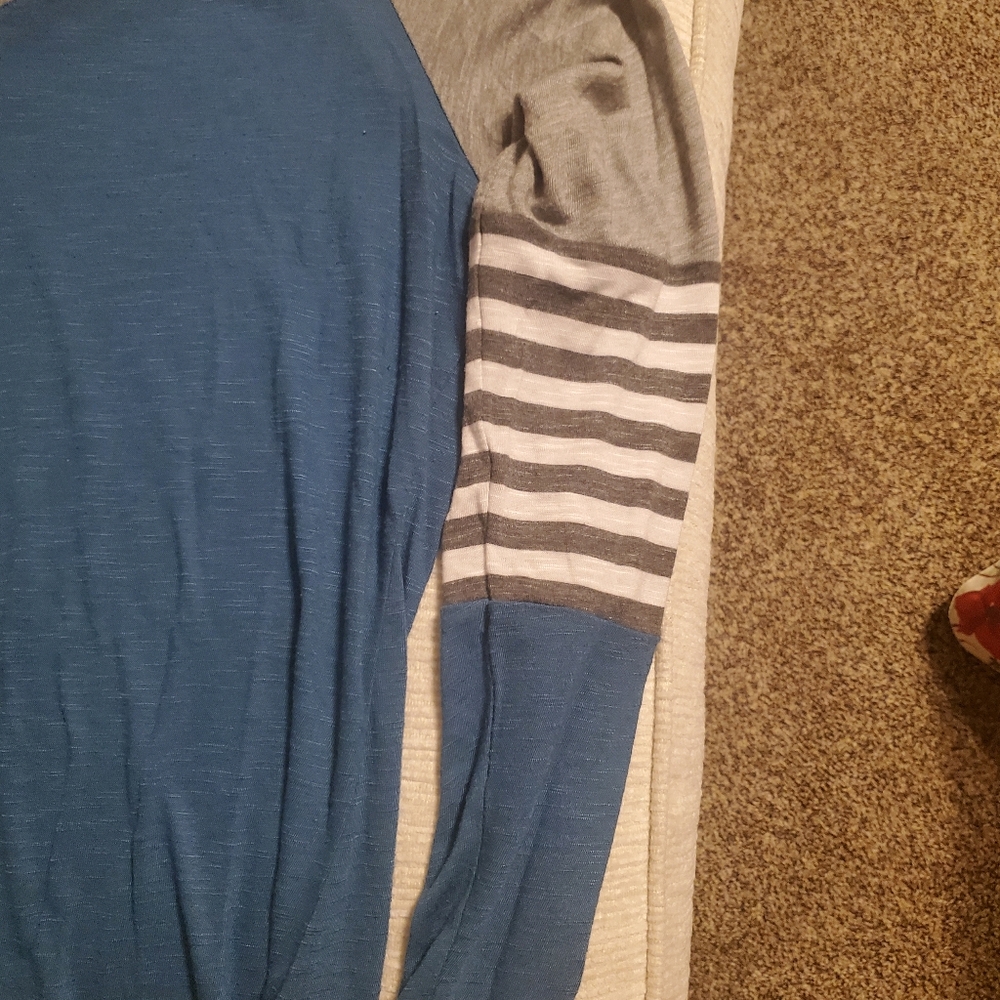 Torrid Blue and Gray V-Neck Top - Picture 3 of 4
